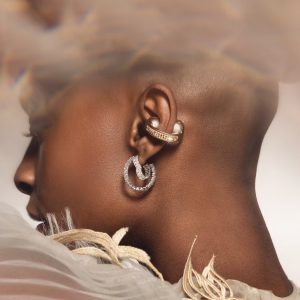 Collab entre Motorola e Swarovski é lançada no Brasil