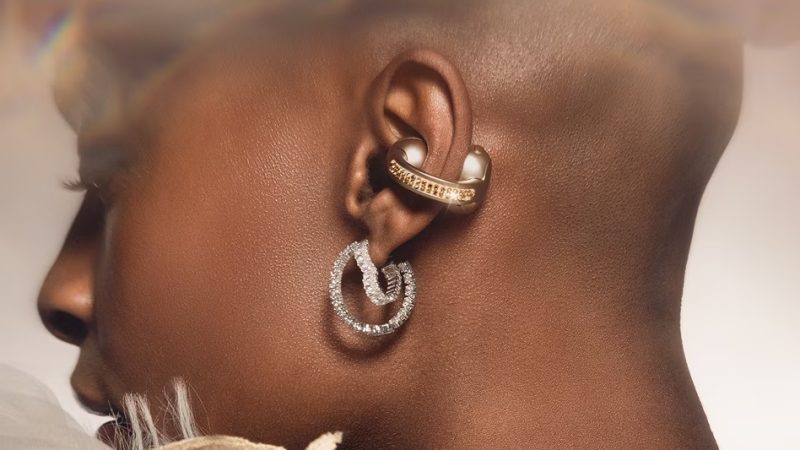 Collab entre Motorola e Swarovski é lançada no Brasil